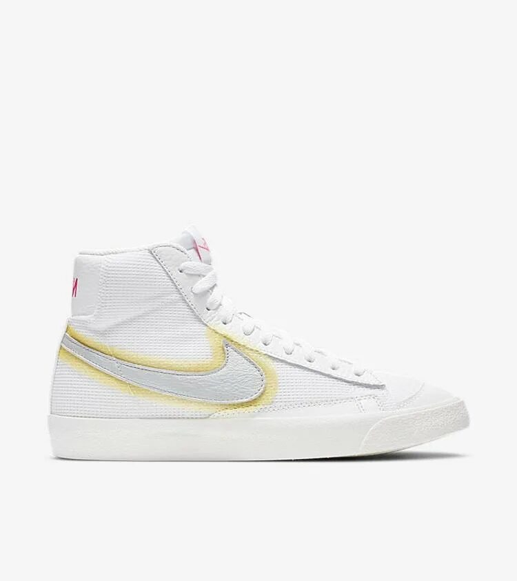 Nike blazer red. Nike 77. Nike blazer mid 77 женские. Nike blazer mid 77 white black. Nike blazer с паутиной.