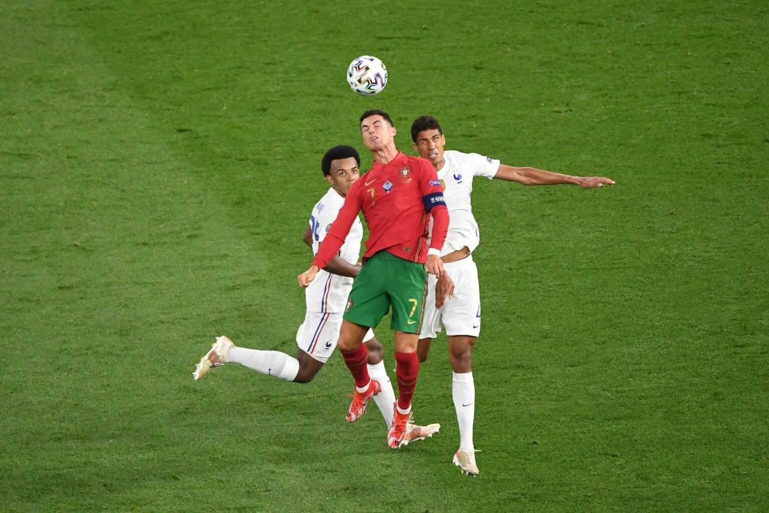 Игра футбол португалия. Португалия Манчестер Юнайтед. Криштиану Роналду в футбольной форме Португалия на евро 2020. Сборная Португалии 2013. Роналду Португалия удар через себя.