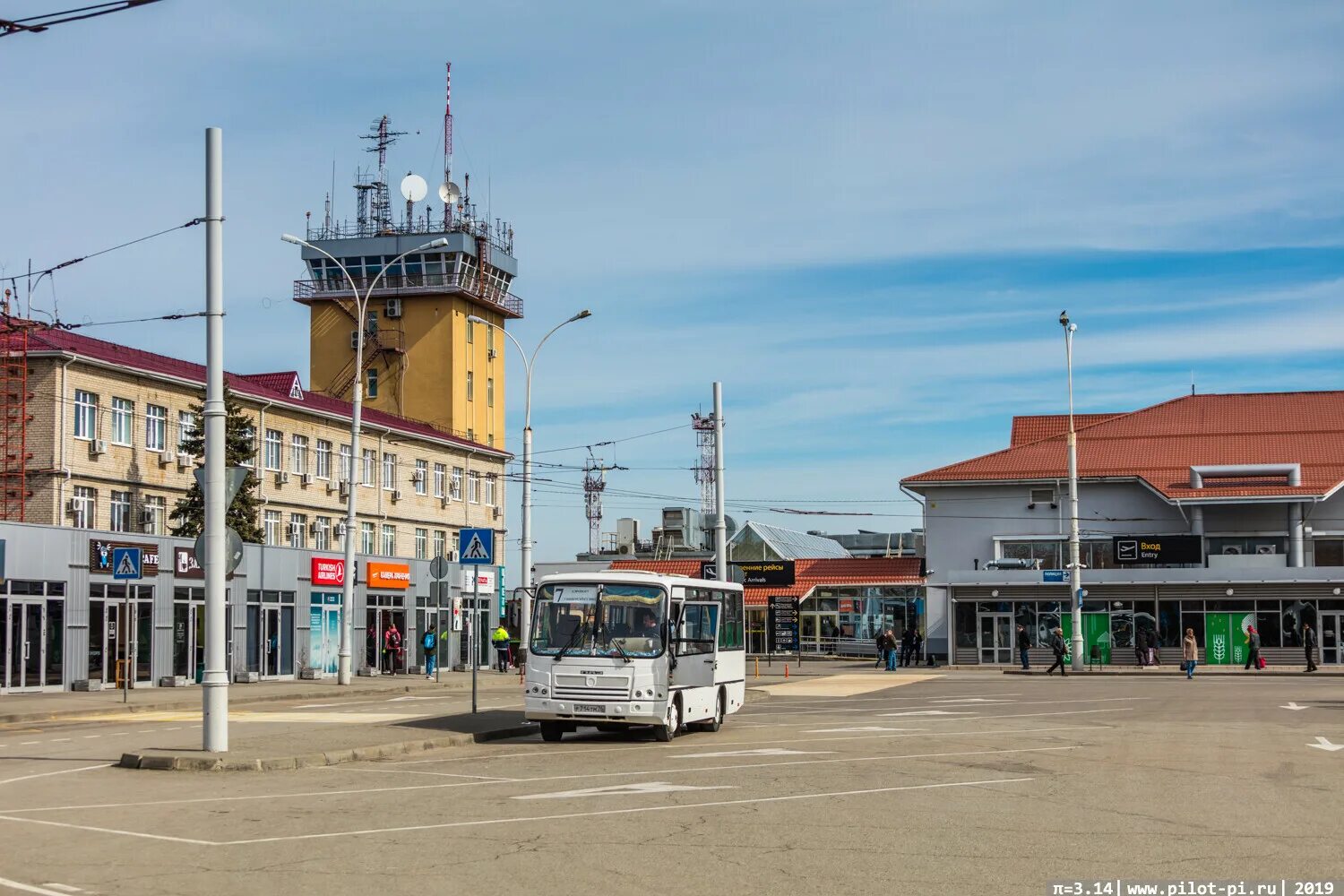 Сайт аэропорта краснодар. Аэропорт Пашковский Краснодар. Аэропорт Краснодар сверху. Краснодар аэропорт Пашковский старый. Горд краснадар аярапорт.