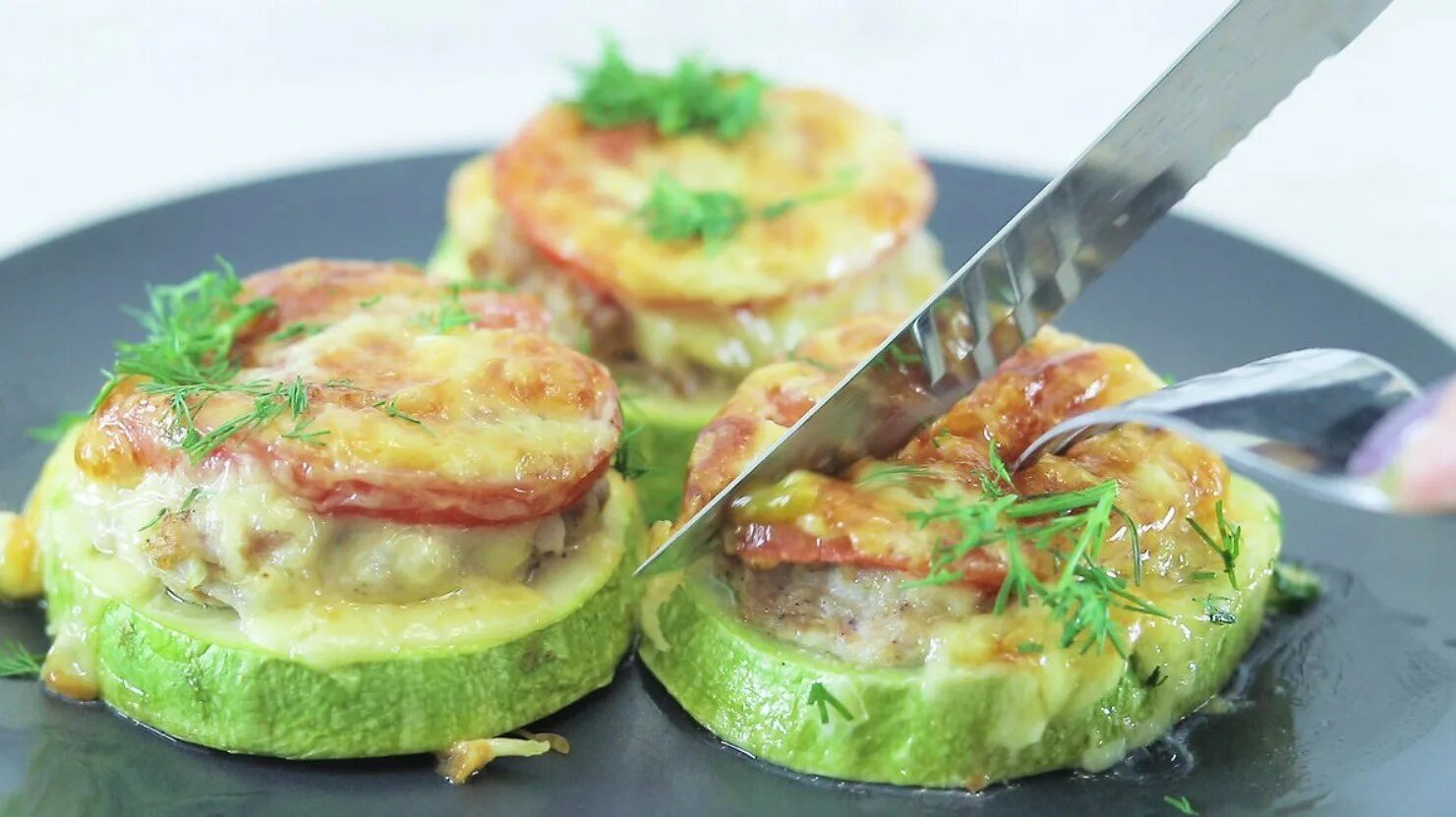 Блюда из кабачков. Кабачки в духовке. Блюда из кабачков рецепты простые и вкусные. Блюда из кабачков. Кабачки.