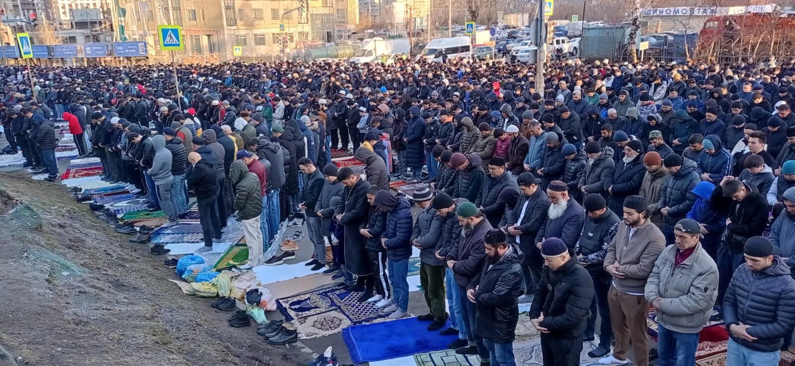 Праздничные намаз ураза байрам 2024 в москве. Мечеть в Екатеринбурге на Репина. Ураза байрам. Ураза-байрам 2023. Ураза байрам Екатеринбург.