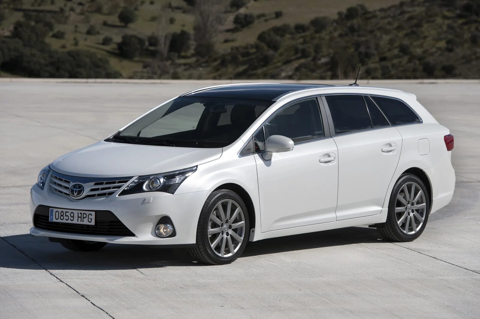 Тойота универсал цены. Toyota Avensis 2012 универсал. Toyota Avensis 2013. Toyota Avensis универсал 2013. Тойота Авенсис 2013.