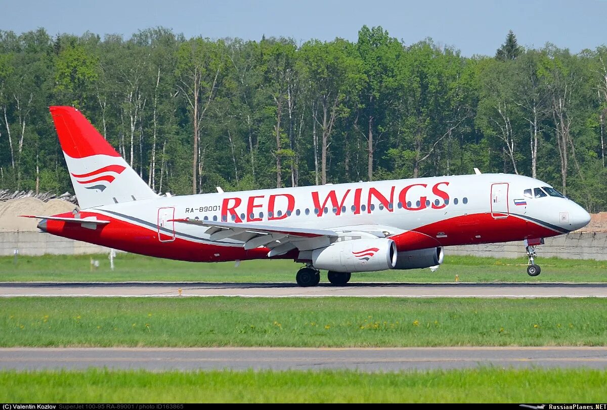 Сайт red wings купить билет. Ред Вингс 100 95. Сухой Суперджет 100-95 ред Вингс. Ред Вингс 5087. Ред Вингс 1139c.