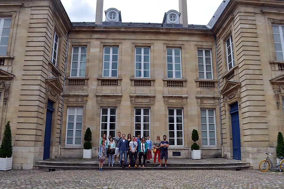 She french at school. Французский лицей во Франции. Жонзак Франция лицей. Образование во Франции лицей. Французский колледж во Франции.