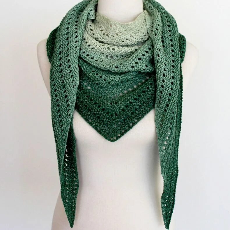 Косынка платочной вязкой. Бактус спицами платочной вязкой. Косынка платочной вязкой. Косынка платочной вязкой спицами. Бактус косынка равелри.