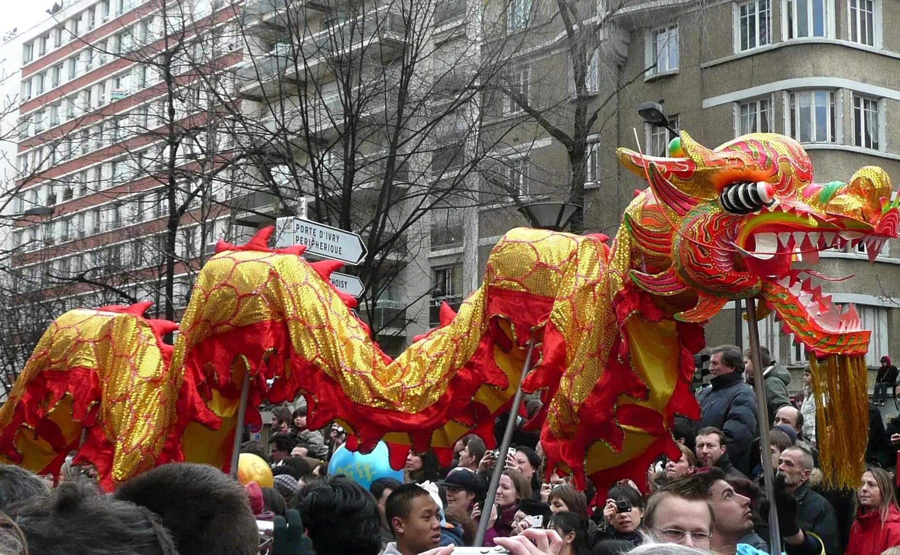 Какого день дракона. Танец дракона в Китае. Китайский новый год. Праздник дракона в Китае. Китайский дракон фестиваль.