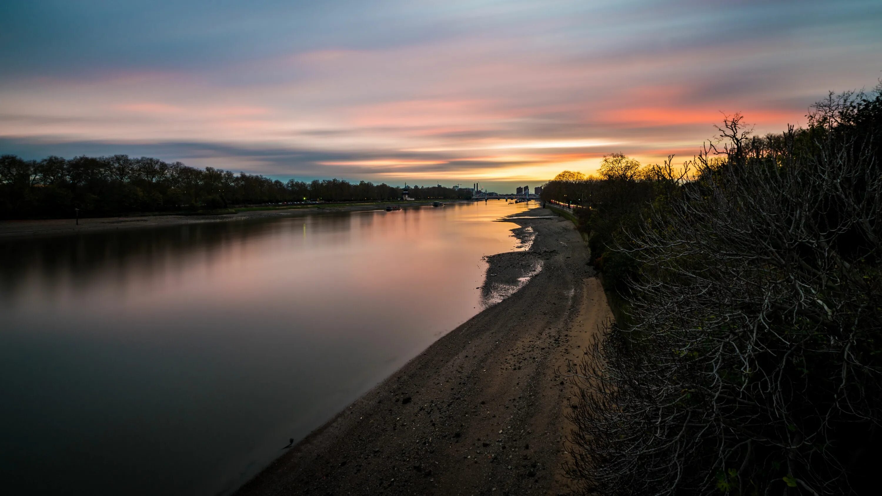 Природа река. Природа вечер. Закат на реке. Берег реки. River coast