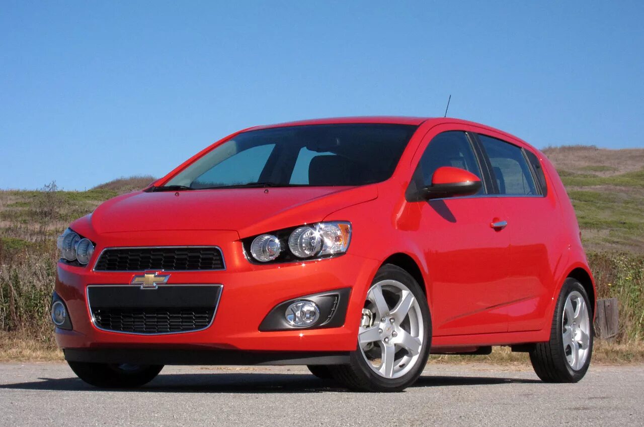 Купить шевроле хэтчбек бу. Chevrolet Sonic 2012. Chevrolet Sonic 2014. Chevrolet Sonic 2008. 2001 Chevrolet Sonic.