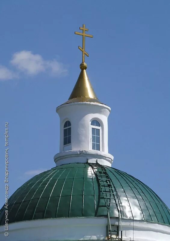 Храм троицы арамиль. Храм святой троицы арамиль набережная. Г. Храм святой троицы арамиль набережная. Храм троицы арамиль.