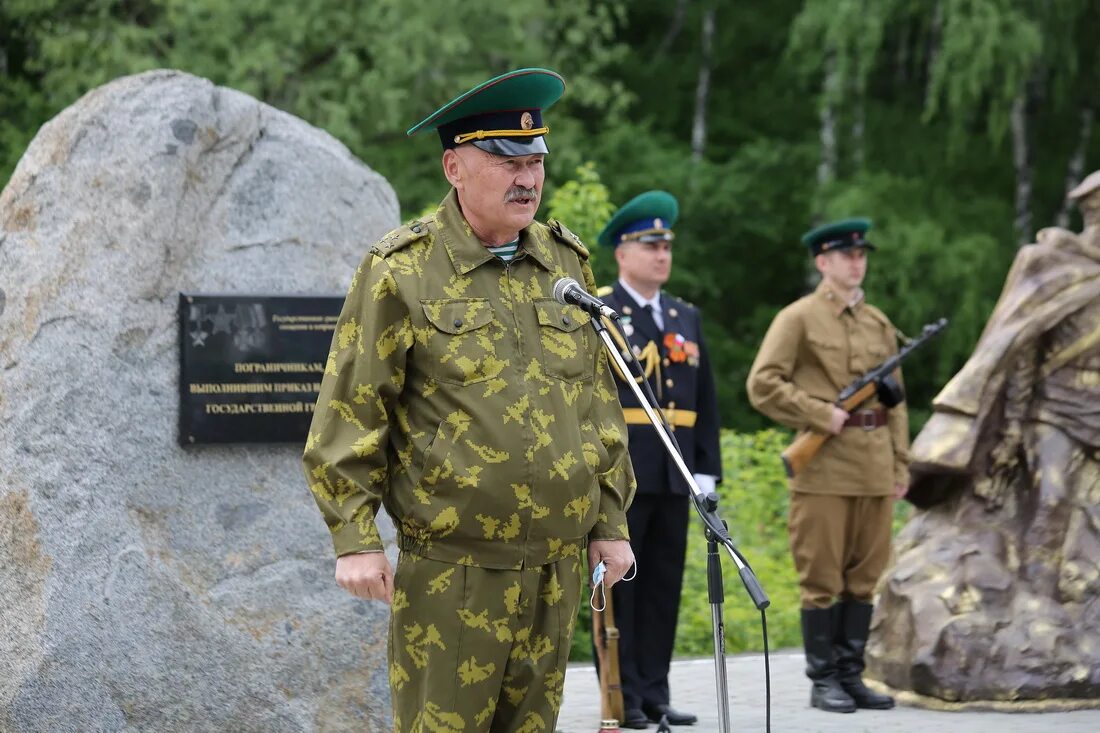 28 мая 19. Пограничники Горно Алтайск. Пограничники в Горно Алтайске. День пограничника 2021 Горно-Алтайске. Пограничники на параде.