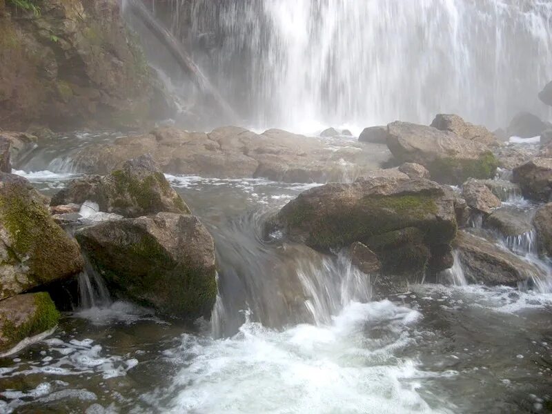 Пещерский водопад Алтайский край. Водопад пещёрка Залесово. Водопад пещерка Алтайский. Пещерский водопад Залесовский район Алтайский край.