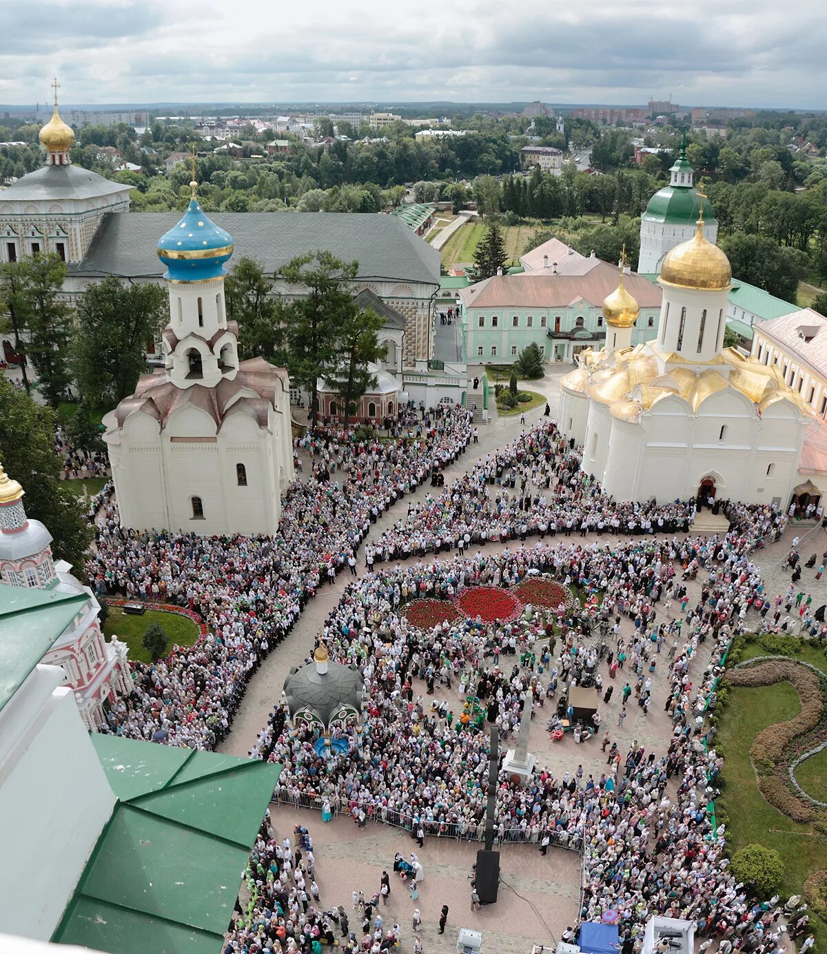 Лавра Сергия Радонежского в Сергиевом Посаде монастырь. Сергиев Посад праздник Сергия Радонежского. Сергиев Посад 700 летие Сергия Радонежского. Досуг сергиевом посаде