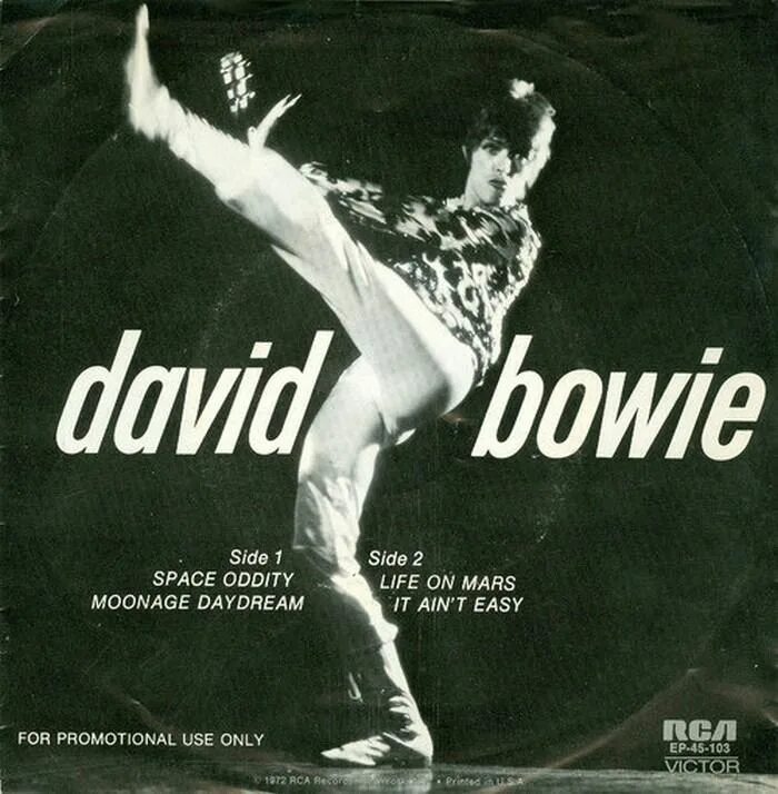 David bowie space. David Bowie Space Oddity 1969. Дэвид Боуи: Moonage Daydream. Боуи Space Oddity. Bowie David "Space Oddity".