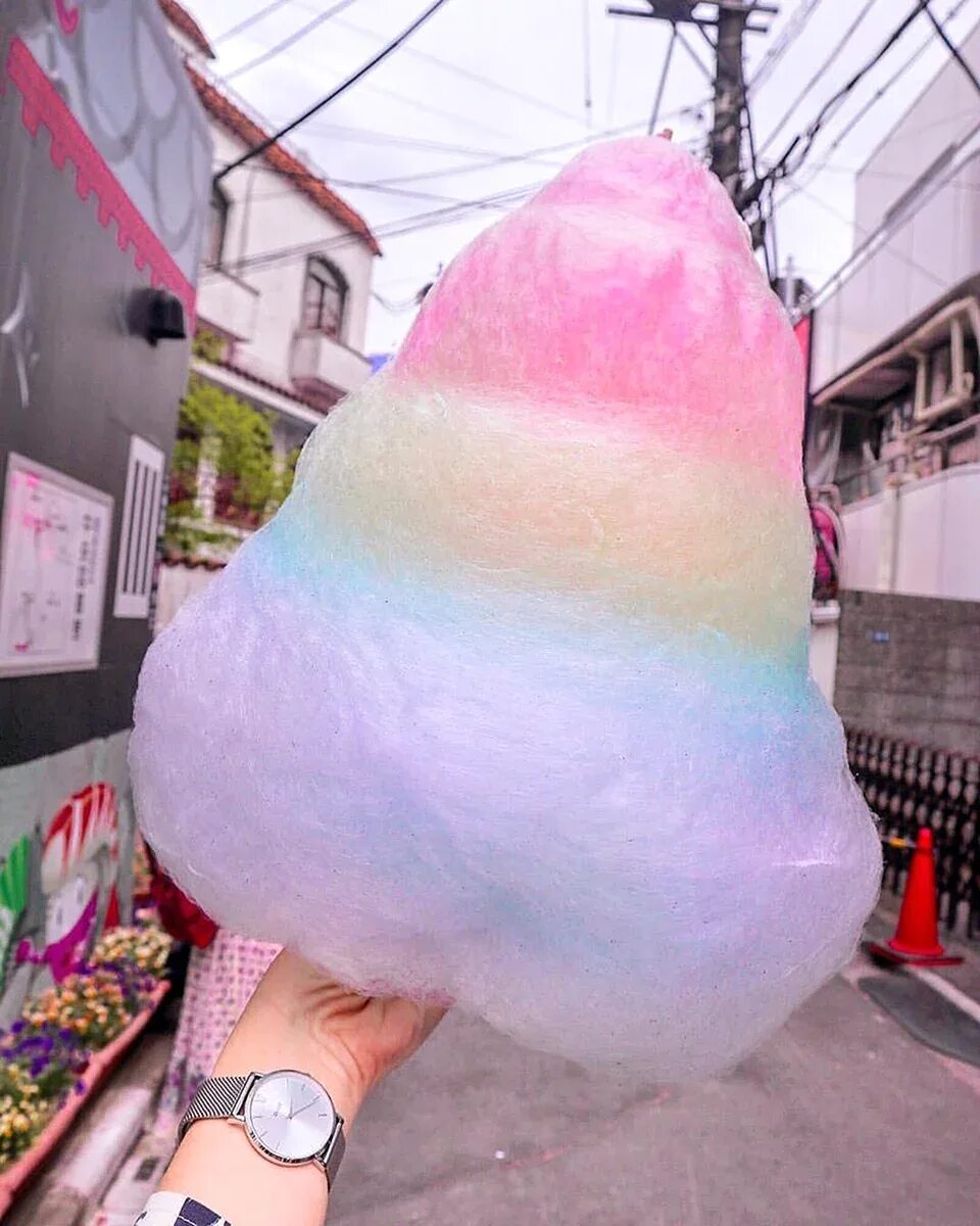 Cotton candy сахарная вата. Большая сладкая вата. Сладкая вата цветная. Самая больша сахорная ватра в мире. Большая сладкая вата.