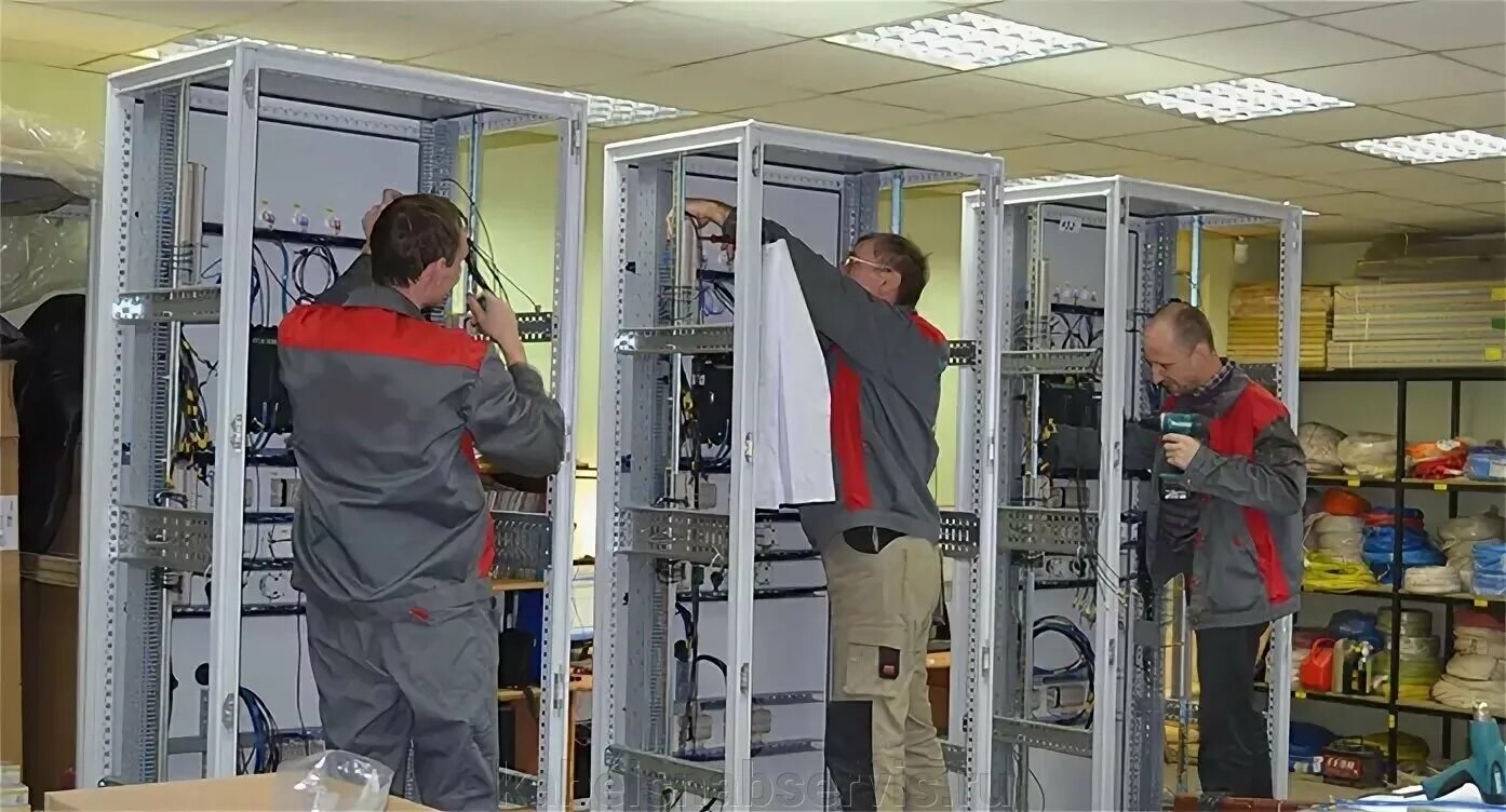 Цех по сборке щитового оборудования. Сборщик электрощитового оборудования. Сборка медицинского оборудования. Сборка стеллажей. Стойка для сборки электрощитов.
