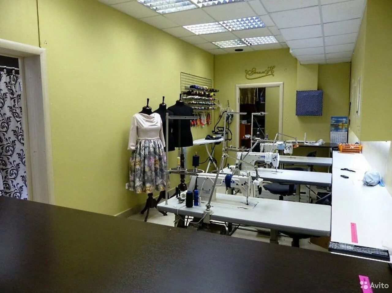 Оборудование для ателье. Название ателье по пошиву одежды. Мастерская пошива одежды. Где ателье по ремонту одежды. Швейное ателье.