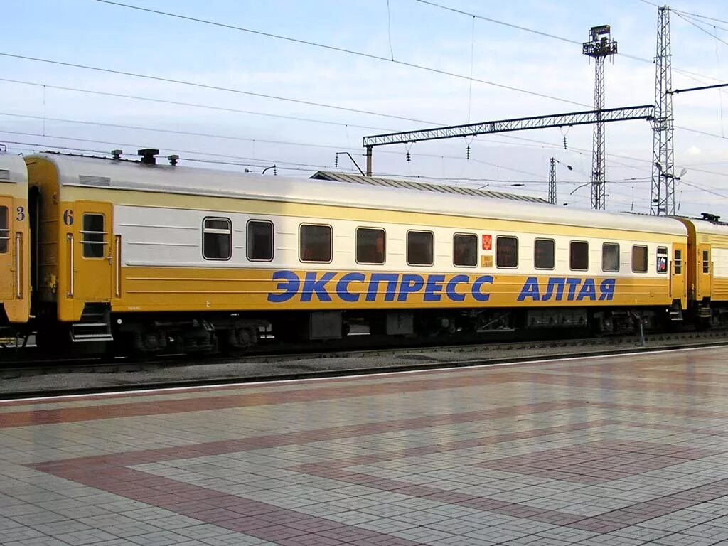 Чс2 новосибирск. Поезд бийск барнаул. Алтай пригород барнаул. Фирменный поезд алтай барнаул москва. Фирменный поезд малахит.