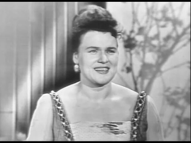 Зыкина поет о волге. Зыкина волга. Зыкина поет о волге. Река волга зыкина. Песня волга зыкина слушать.