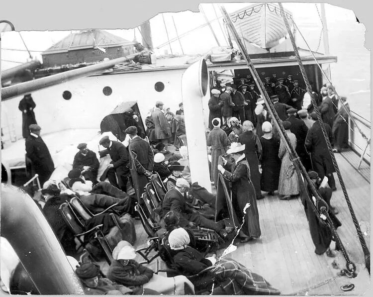 Титаник истории выживших. 1912 Спасение пассажиров Титаника Карпатией. Пароход Карпатия крушение.