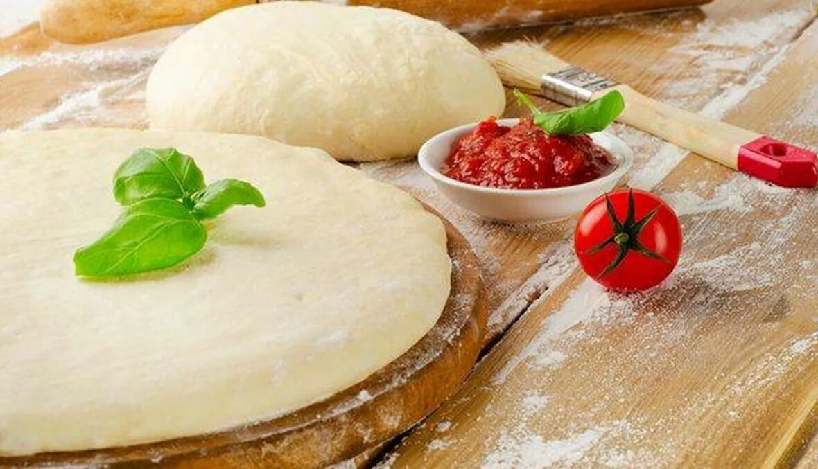 Быстрое тесто для пиццы на воде. Тесто для пиццы. тесто для пиццы дрожжевое. простое тесто для пиццы. картина теста для пиццы.