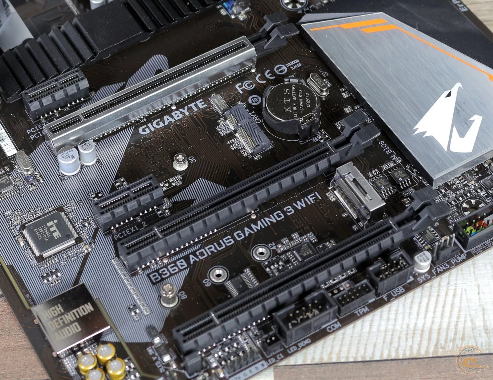 Gigabyte b360 AORUS Gaming 3 WIFI. Gigabyte 550 Gaming 3. Материнская плата Gigabyte b360 AORUS Gaming 3. Слоты PCI-Express Gigabyte AORUS. Gigabyte aorus gaming 3