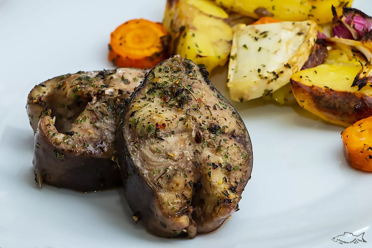 Блюда из сома рецепты. Африканский клариевый сом блюда. сом запеченный. сом блюда. блюда из сома в духовке.