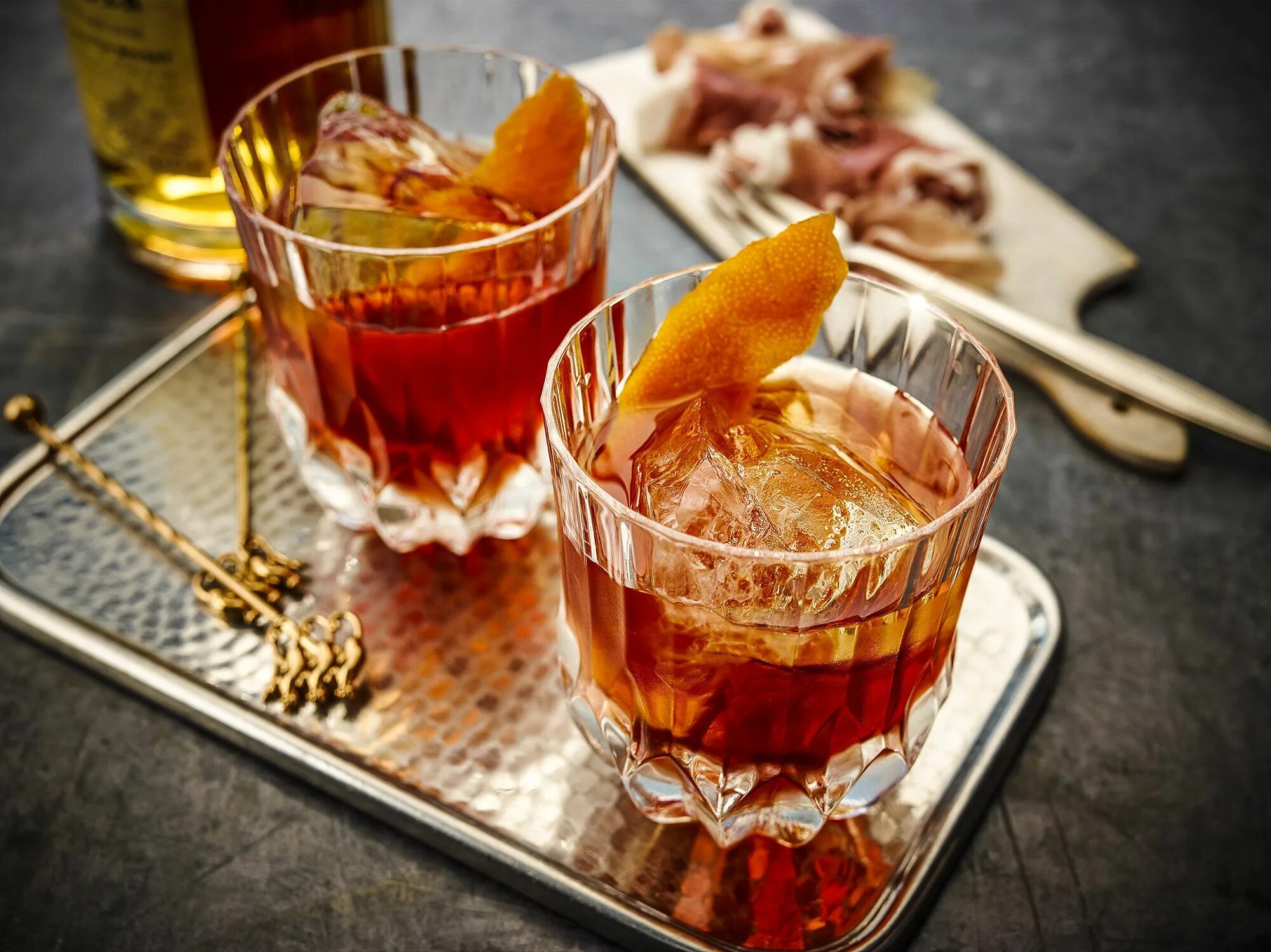 Бульвардье коктейль. Негрони бульвардье. Boulevardier Cocktail. Boulevardier коктейль. Бурбон Кампари Вермут.