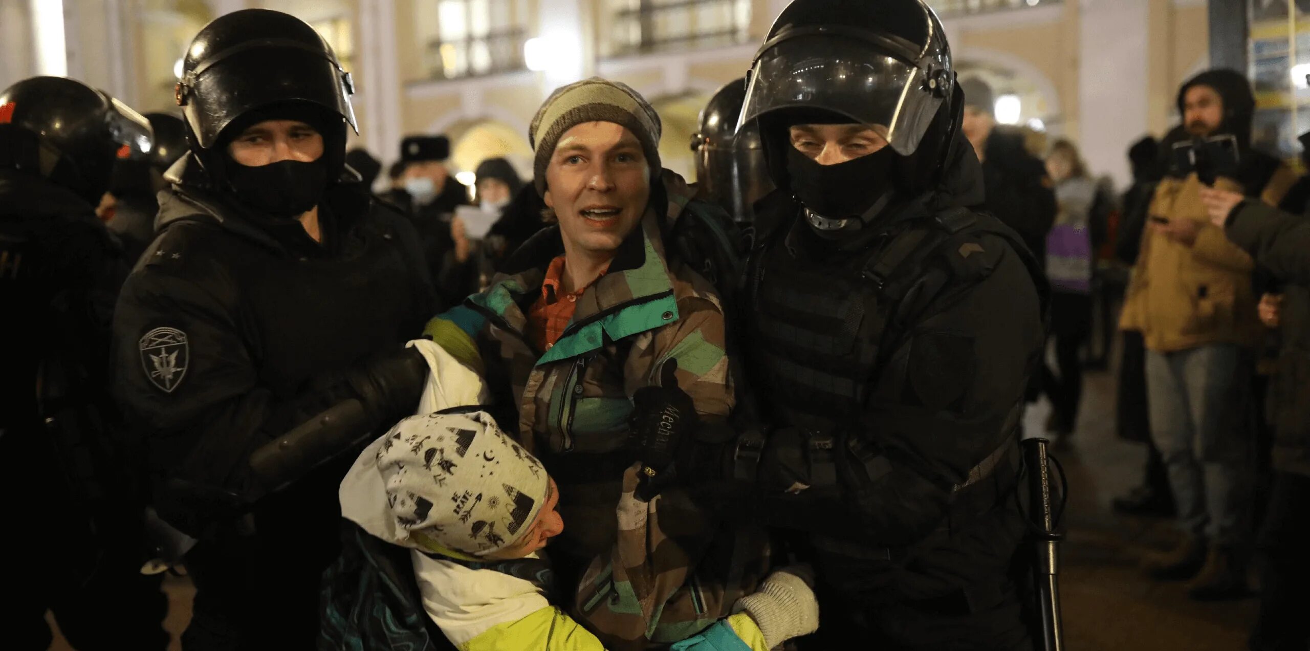 Протесты в Питере вчера. Антивоенные протесты Россия февраль 2022. Протесты в Москве 24 февраля. Митинги 24.02 2024