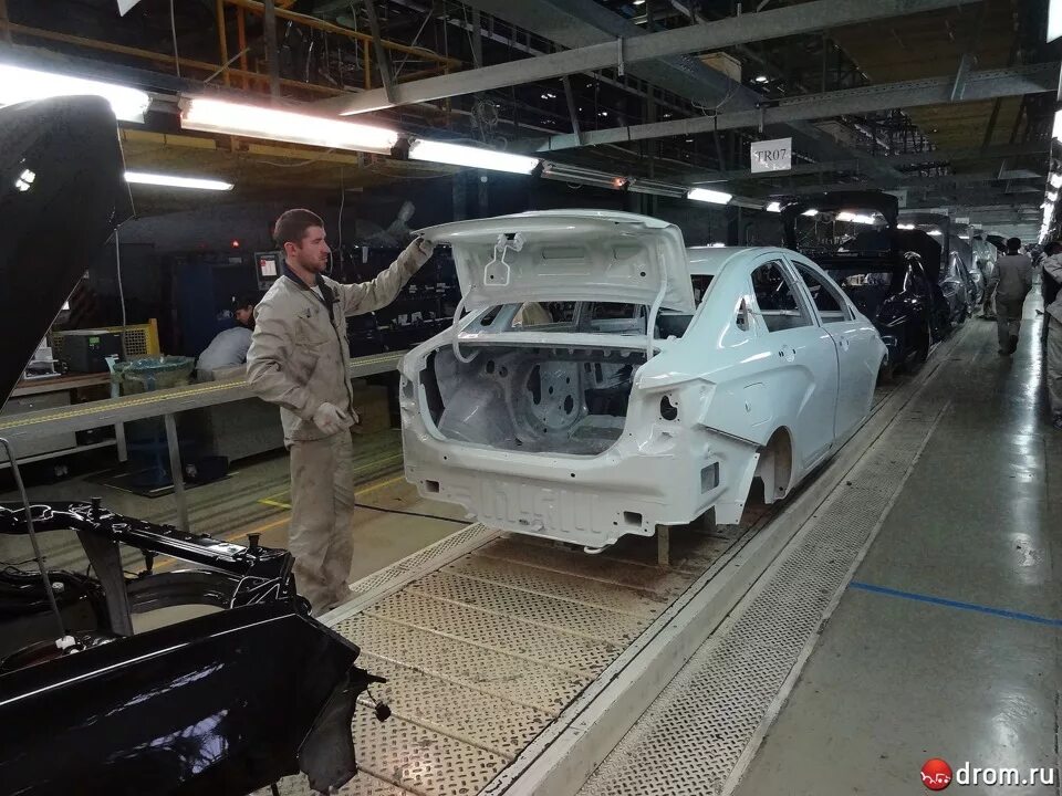 АвтоВАЗ начал серийное производство Lada Vesta