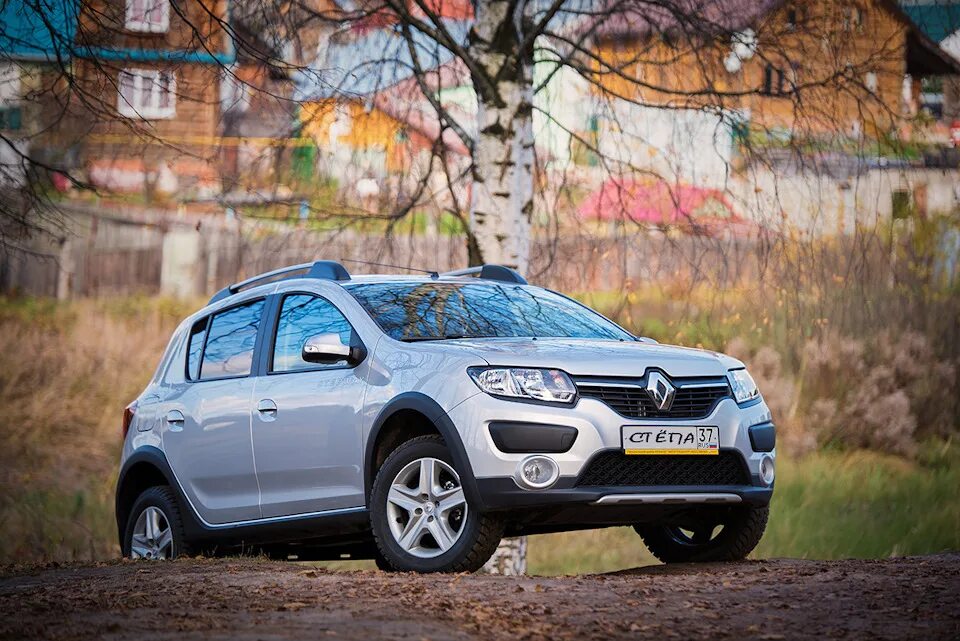 Renault stepway отзывы. Рено Логан степвей серебристый. Renault Sandero Stepway 2017. Рено Сандеро степвей серебристый. Renault Sandero Stepway серебристый.