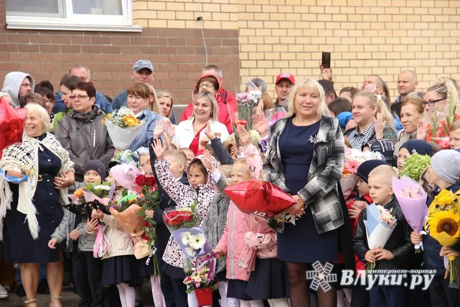 Экономический лицей великие луки. Великие Луки улица Заслонова лицей. Инженерно экономический лицей Великие Луки. Инженерно экономический лицей Великие Луки Заслонова 70. Инженерно экономический лицей Великие Луки учителя.