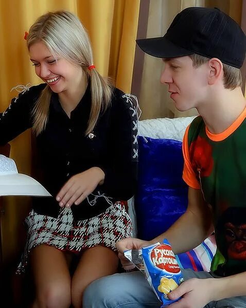 Старый учитель и молодая студентка. Старый учитель и студентка. Михаил ефремович tricky old teacher. Т молодую студентку. Т молодую студентку.