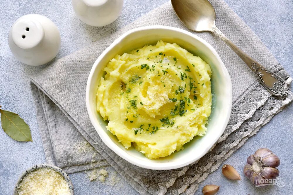 Полезно ли пюре. Пюре с маслом. картофельное пюре с оливковым маслом. пюре mash. картофельное пюре с хреном.