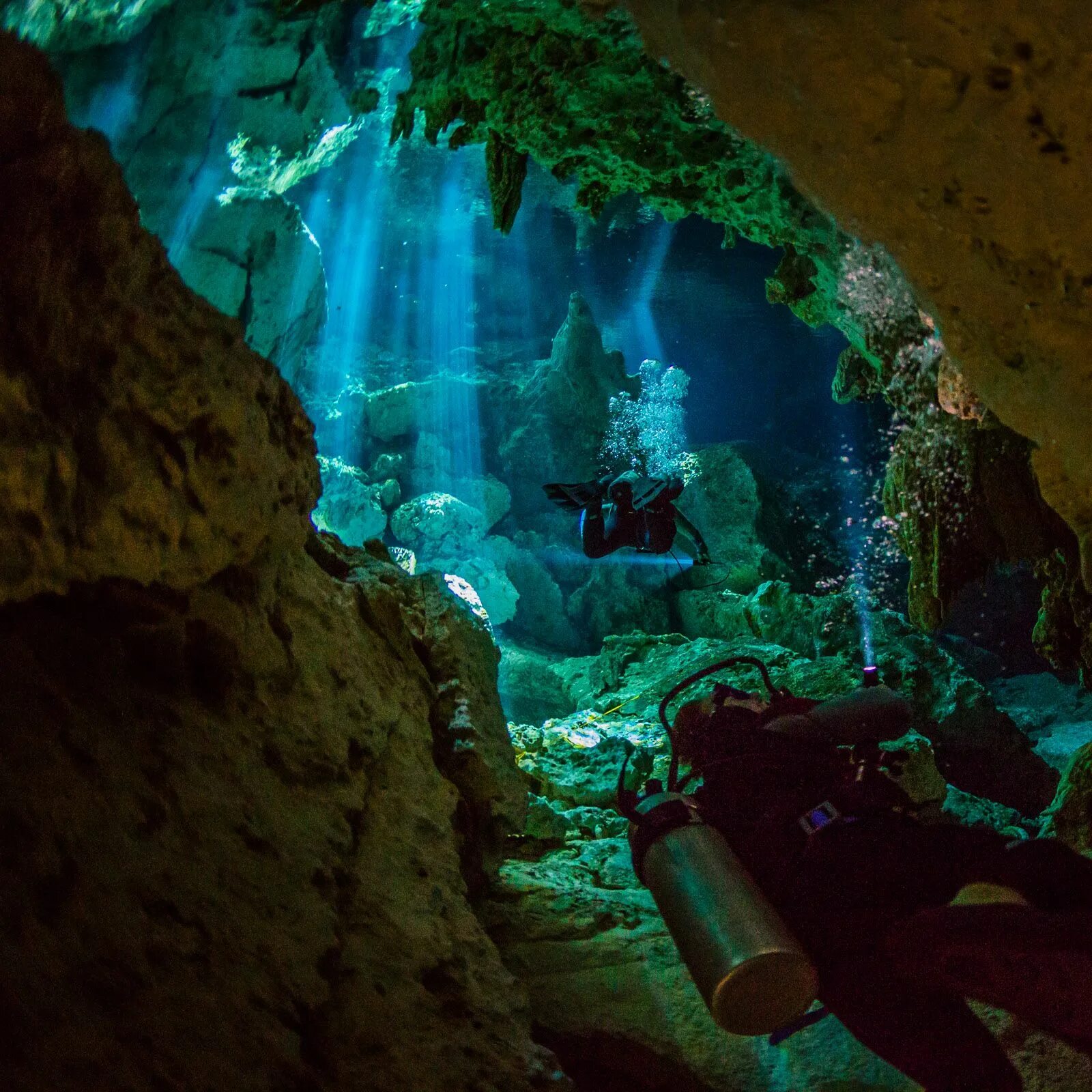 Подводная пещера в Пермском крае Ординская. Кейв-дайвинг (пещерный дайвинг). Ординская пещера дайвинг. Мексика Сеноты дайвинг. Вертикальная пещера затоплена водой можно найти уровень