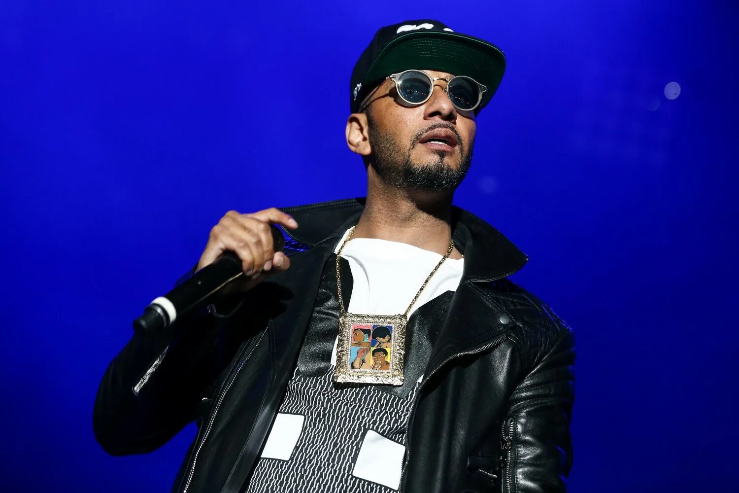 Get it on the floor swizz beatz. Swizz beatz. swizz beatz singer. swizz beatz 00. enzzy beatz фото.