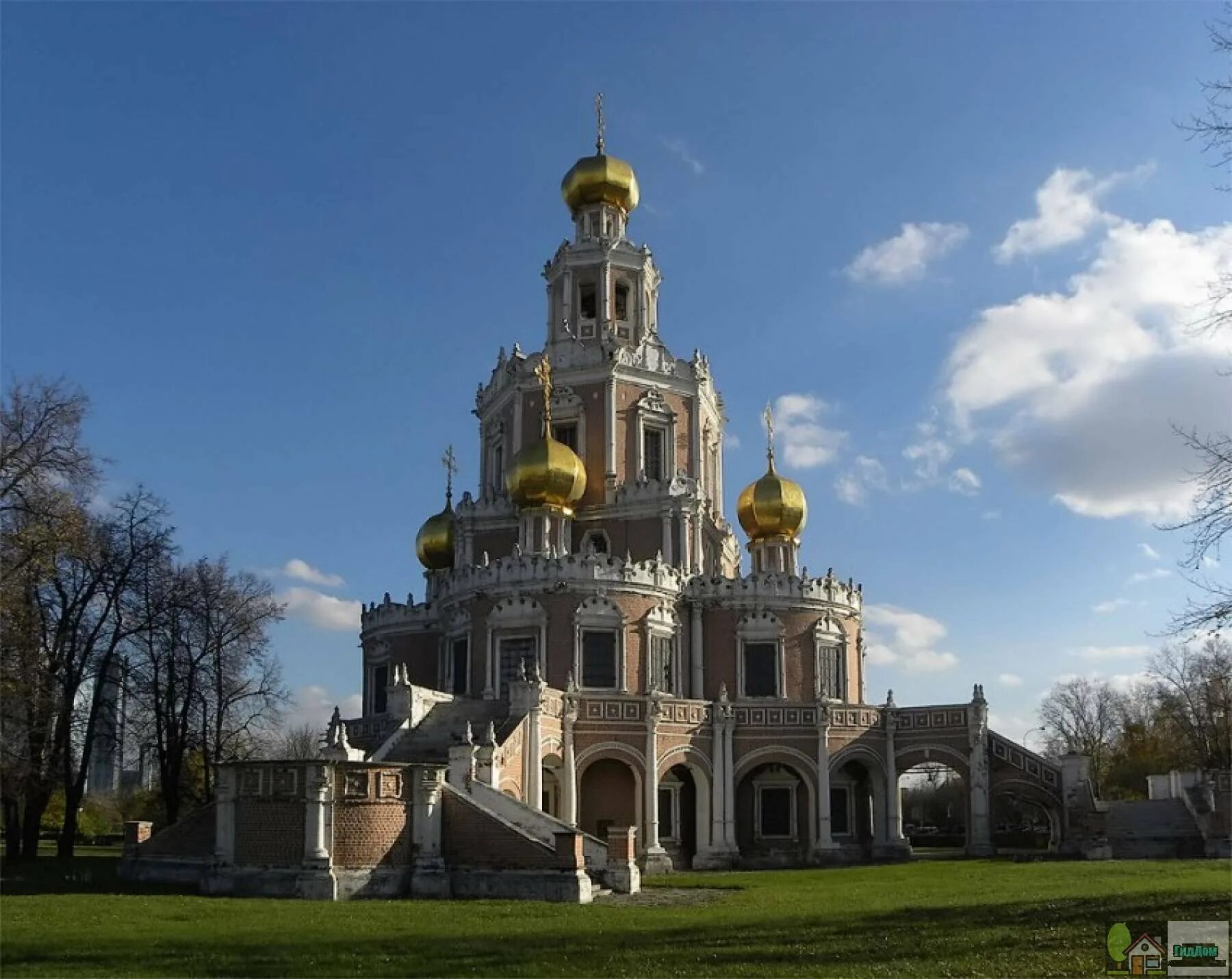 Церковь богородицы в филях. Храм Покрова Пресвятой Богородицы Фили. Церковь Покрова Пресвятой Богородицы в Филях, Москва. Церковь Покрова Богоматери в Филях. Церковь Покрова в Филях, в Москве, 1694 г..