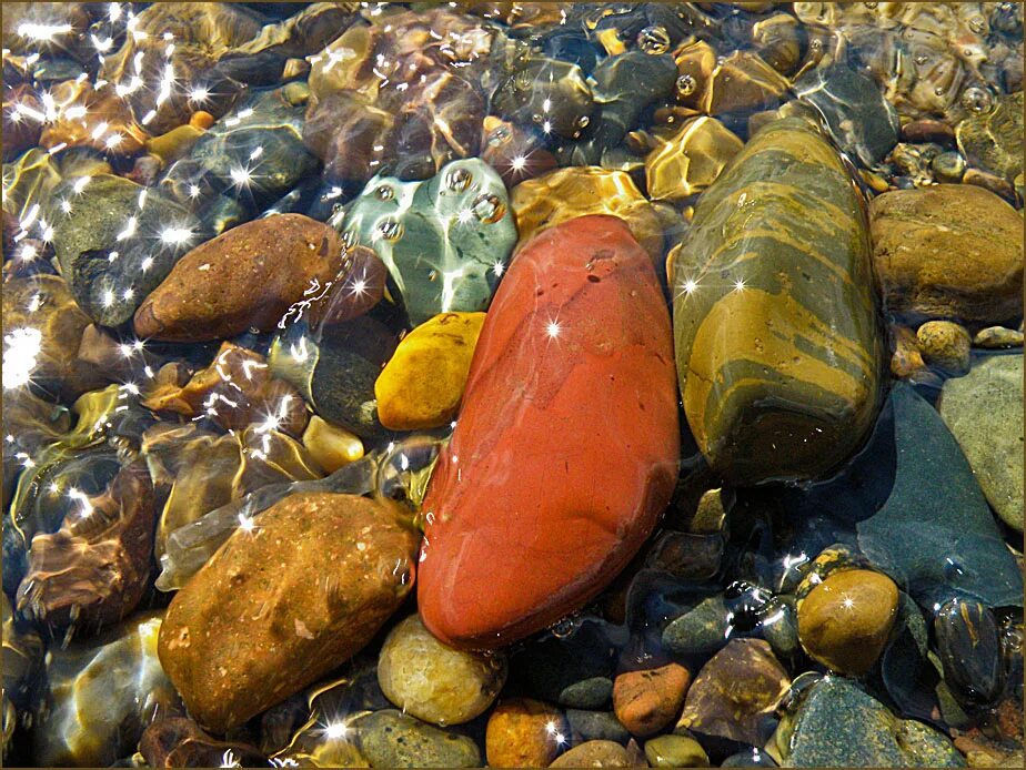 Яшма камень на Яшмовом пляже. Яшмовый пляж минералы. Сердолик камень Коктебель. Яшма Речная.