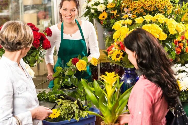 Продавец цветов фото Female Florist Standing in Her Flower Shop Stock Photo Image of workshop, fema
