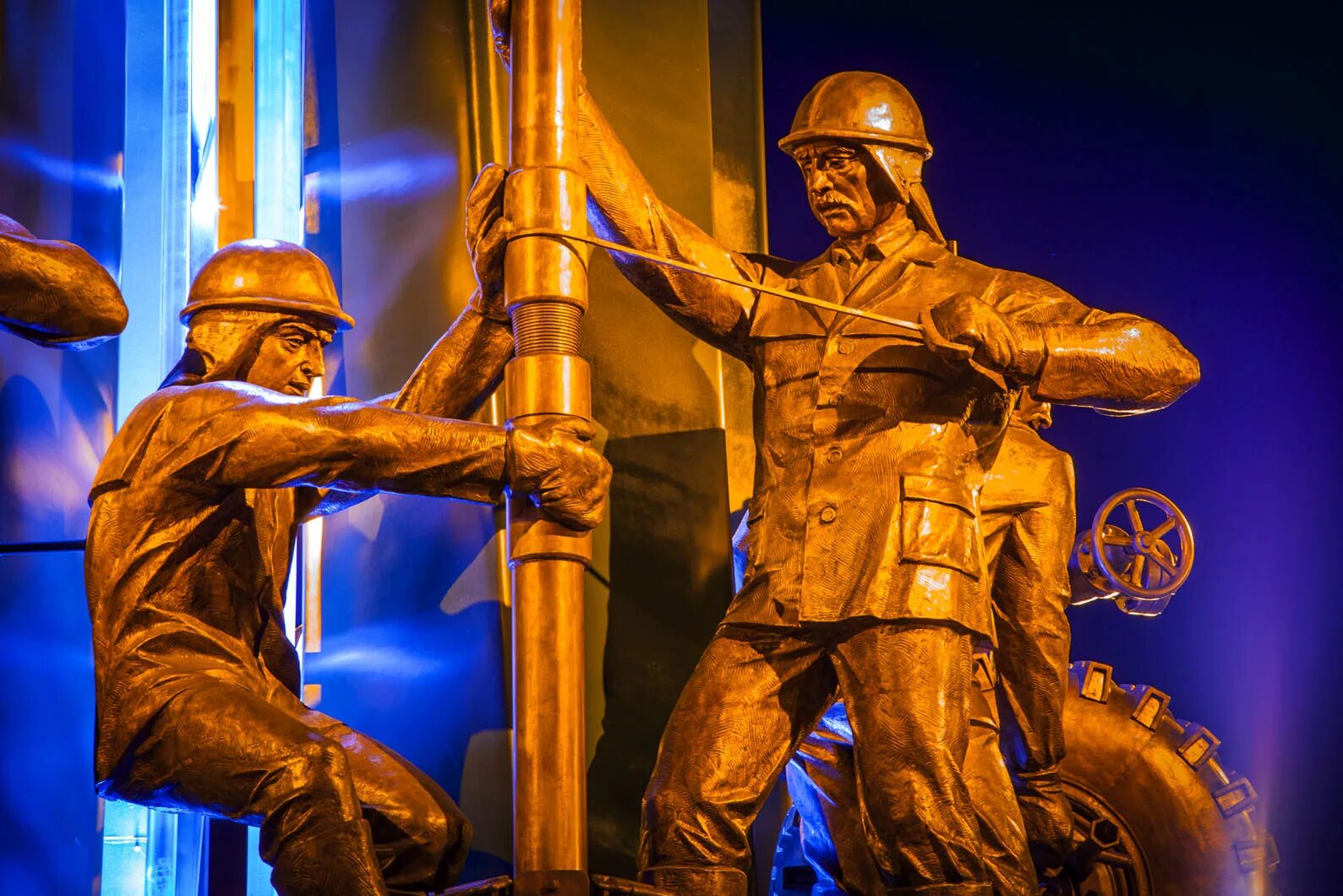 Евгений андреевич марьев октябрьский башкортостан. Суровый нефтяник. Приколы про буровиков. Бурильщик нефтяных и газовых скважин. День буровика.