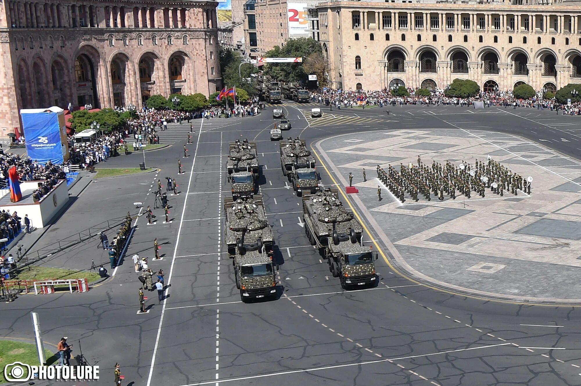 Парад в Армении. Военный парад в Ереване. 21.09.1996. Военный парад в Ереване. Танк парад Ереван.