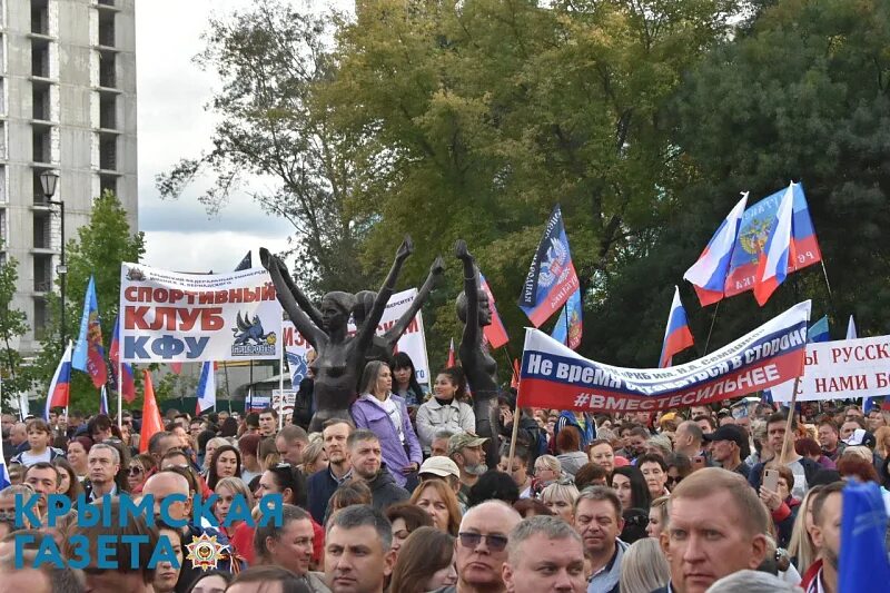 Дтп северный крым 23 января. Митинг в симферополе. Ветер ломает деревья. Лисичанск сейчас. Авария на ленинградском шоссе сегодня.