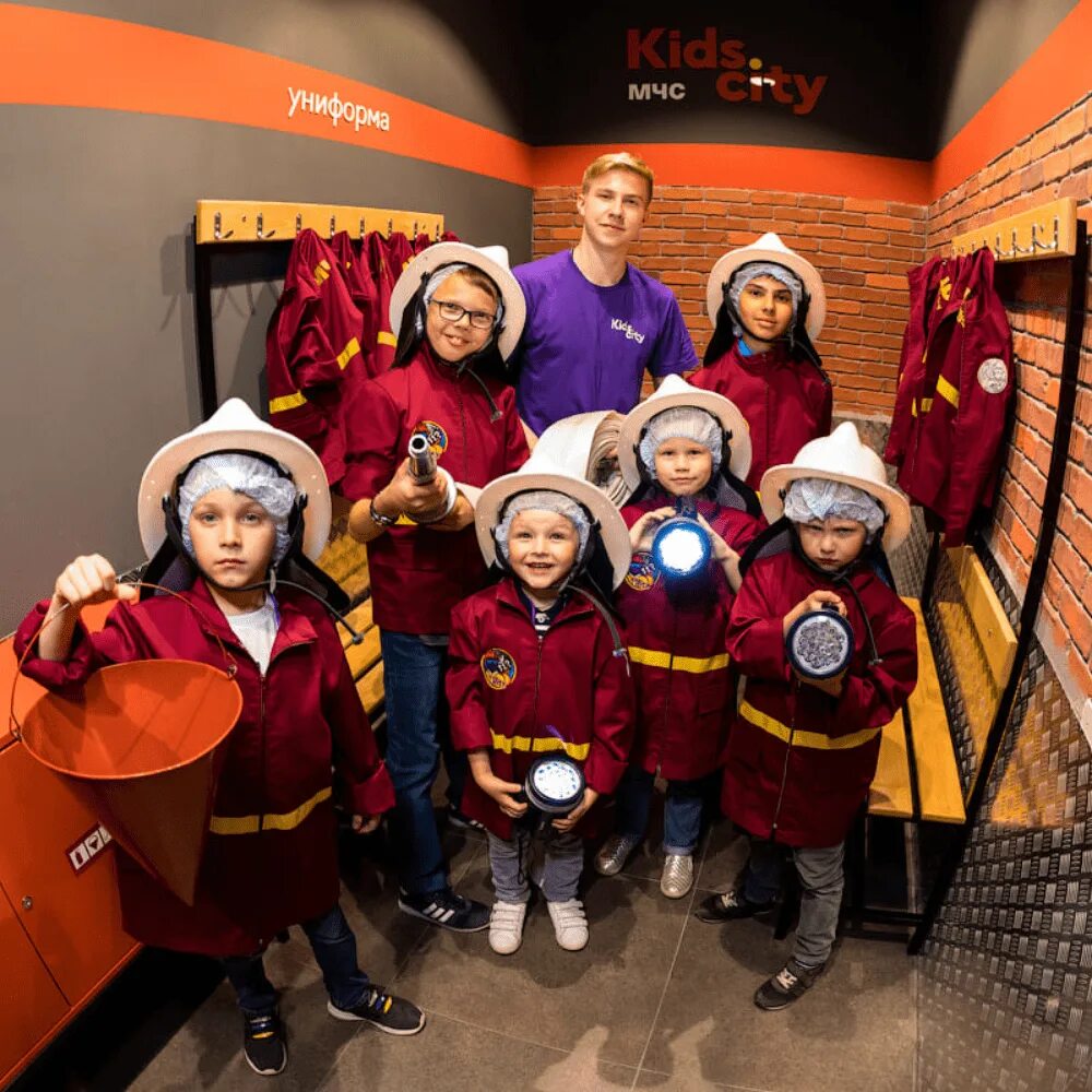 Город детей в каких городах есть. Детский город профессий kids city. kids city колумбус. город профессий пражская kids city. сбер город профессий колумбус.