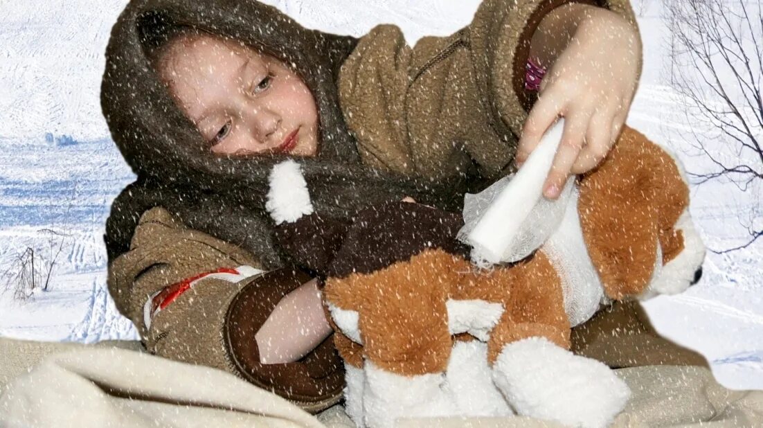 Бежит по полю санитарка звать тамарка текст. Бежит по полю санитарка звать тамарка. Бежит по полю санитарка звать текст. Стих пушкина мороз и солнце текст. Бежит тамарка санитарка.