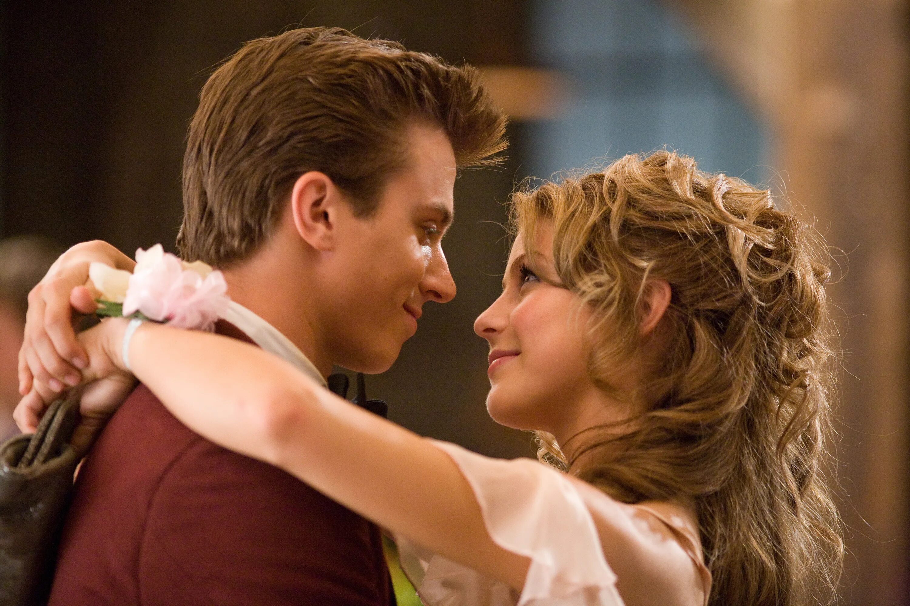 Мелодрамы 90 годов зарубежные. Свободные Footloose, 2011. РЕН МАККОРМАК свободные. Джулианна Хаф свободные.