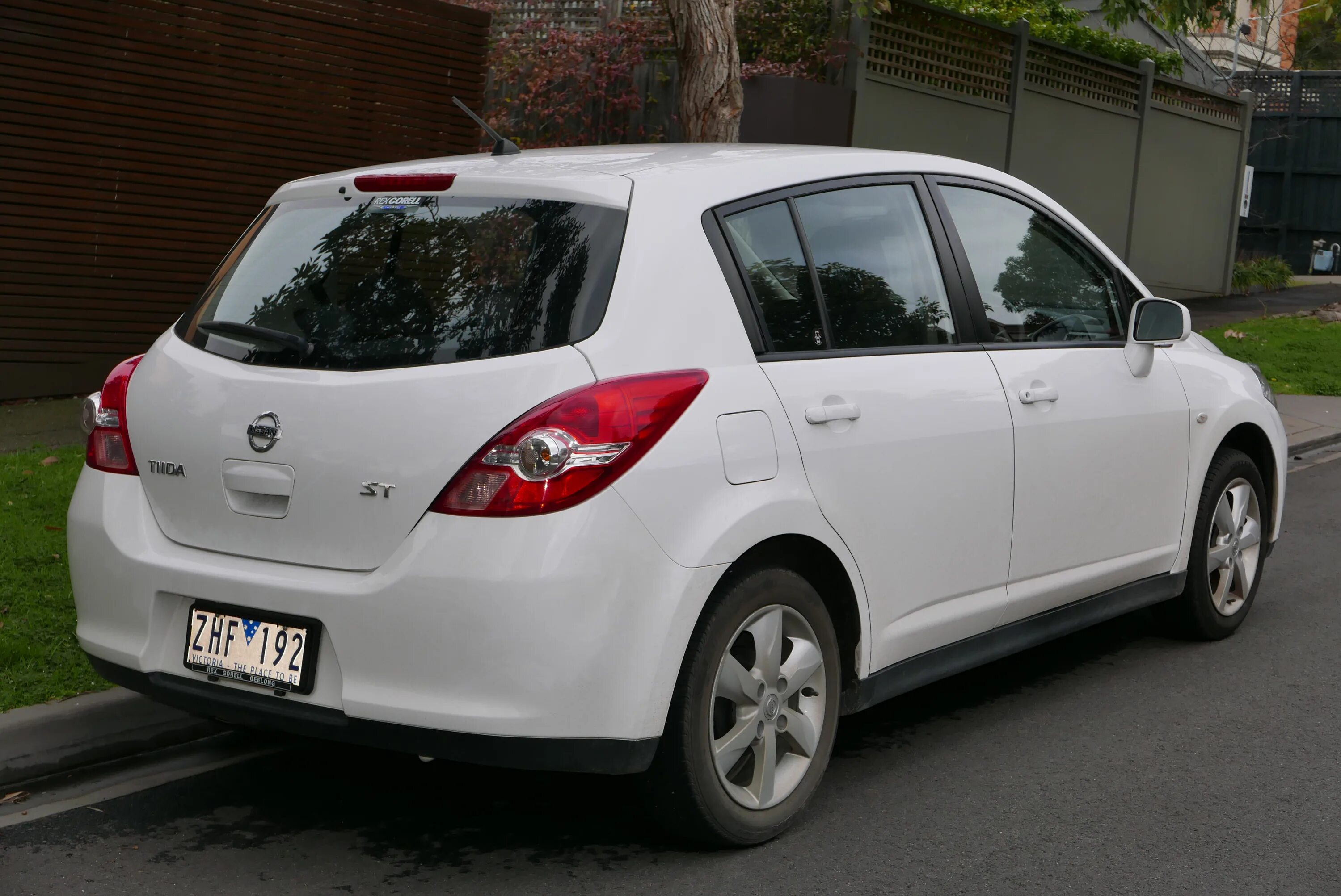 Nissan Tiida c11. Nissan Tiida Hatchback. Ниссан Тиида c11 хэтчбек. Nissan Tiida 2012 хэтчбек. 11 хэтчбек