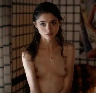 Natalia Dyer Nude.