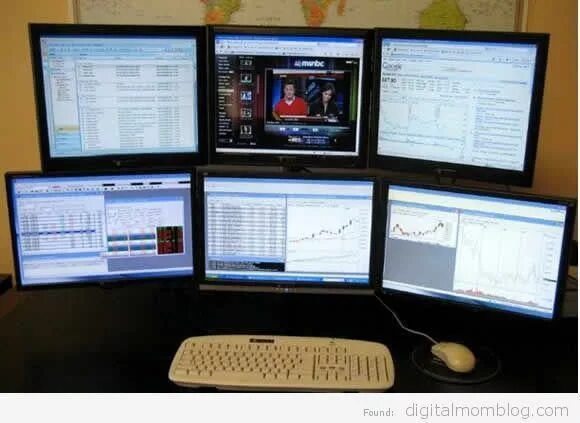 multiple monitors (5).... for the techie space.. haha #computerdeskideasforwomen