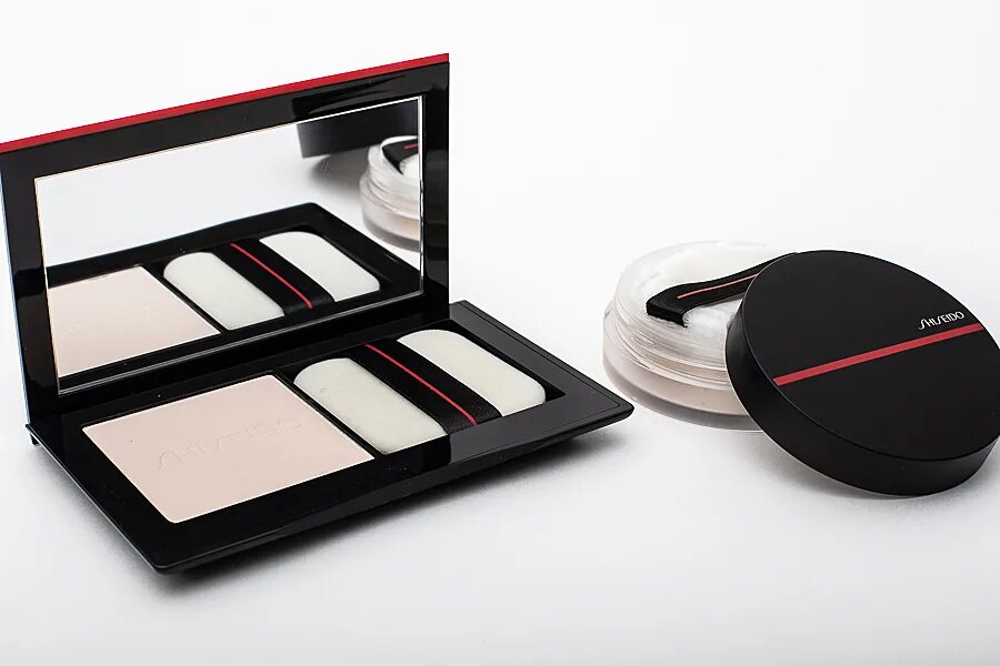 Компактная тональная пудра shiseido synchro. Synchro skin пудра. Synchro skin self-refreshing powder 340. Пудра shiseido synchro. Shiseido - synchro skin matte пудра.