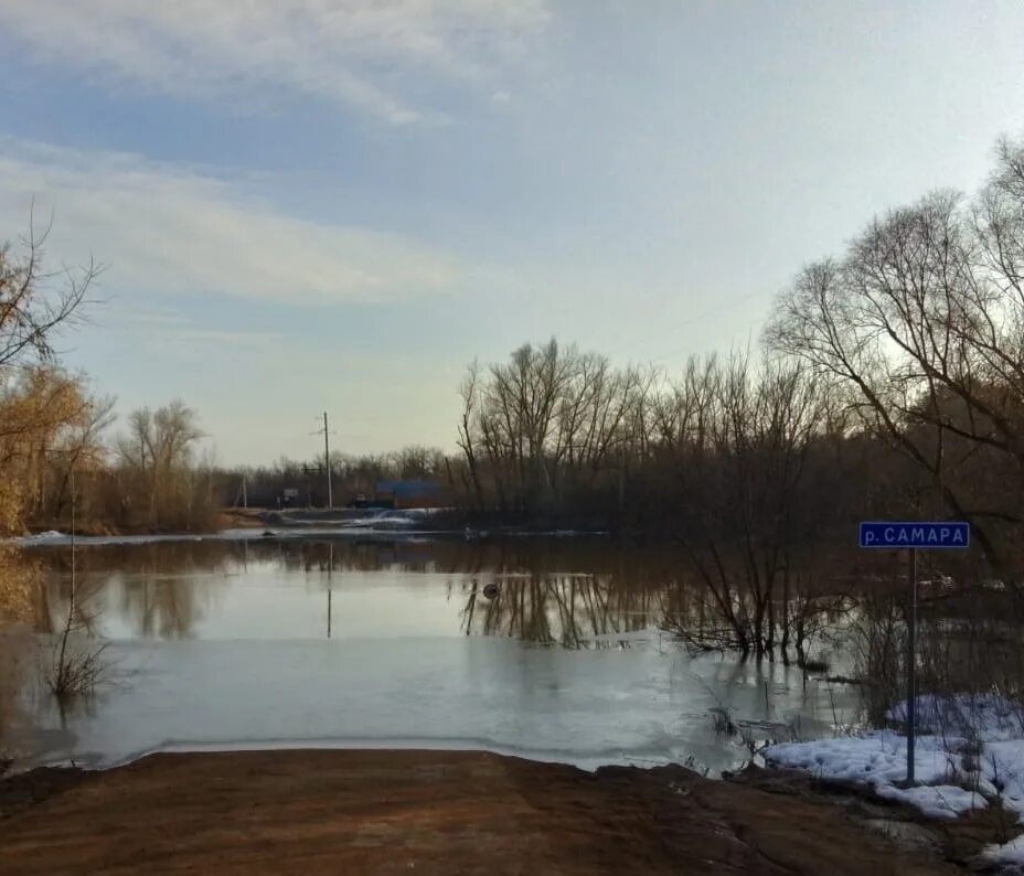 Домашкинское водохранилище бузулукский район. Водохранилище. Река Урал Оренбург. Апрель половодье Оренбург. Водный объект водохранилище.