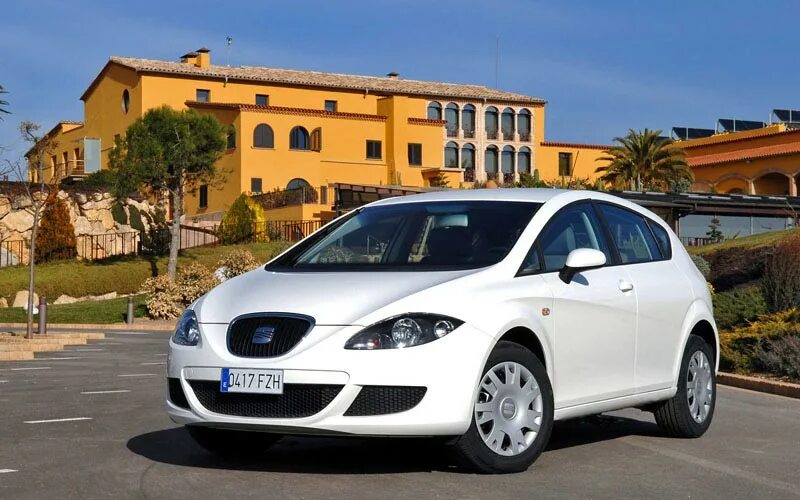 Сит машина. Сузуки altea. Кия сид хэтчбек 2013. Сеат малометражки. Seat ibiza.
